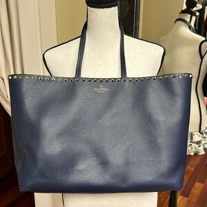 Valentino Large Navy rockstud tote in great condition